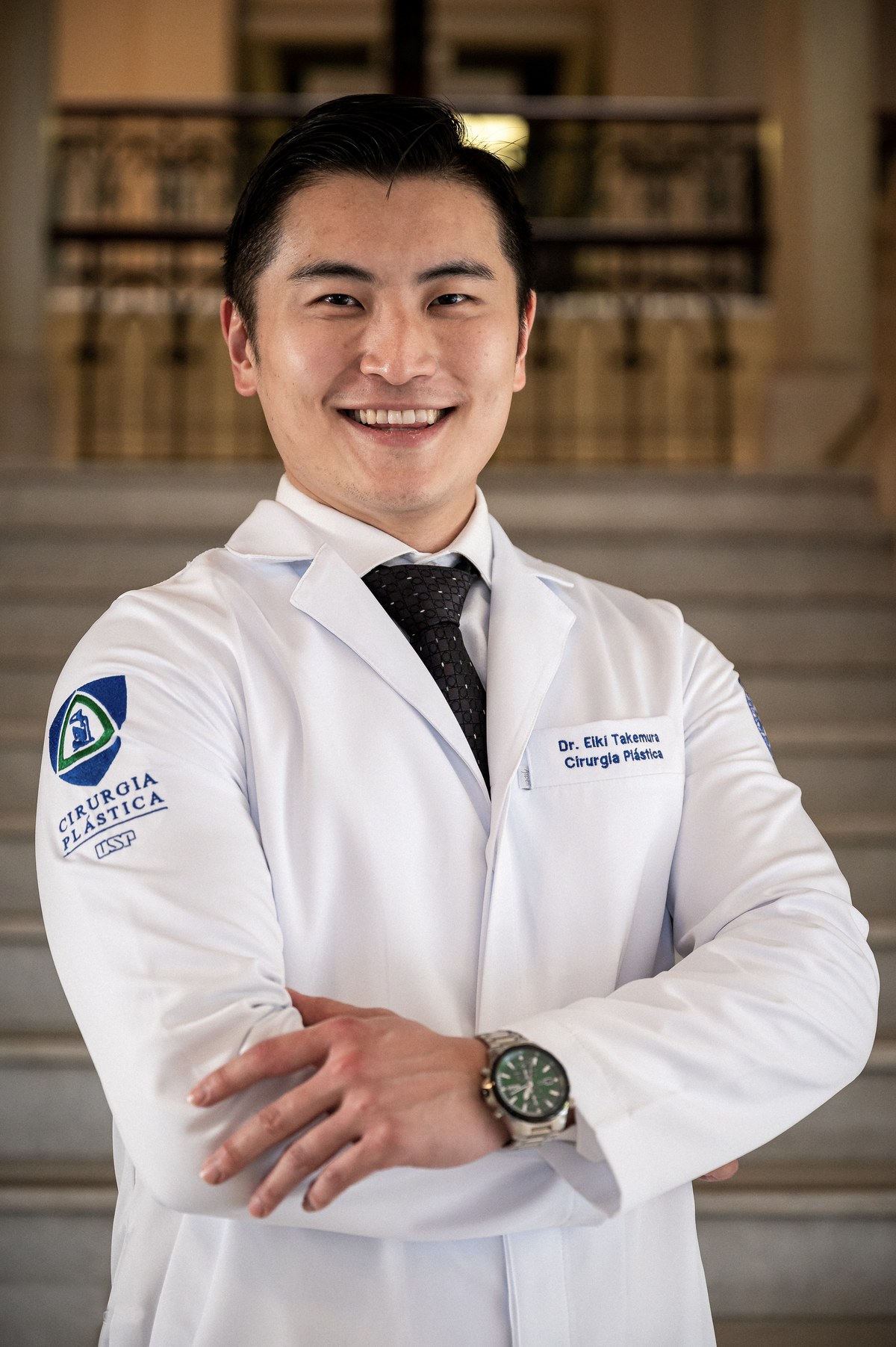 Dr. Eiki Takemura — Cirurgião Plástico